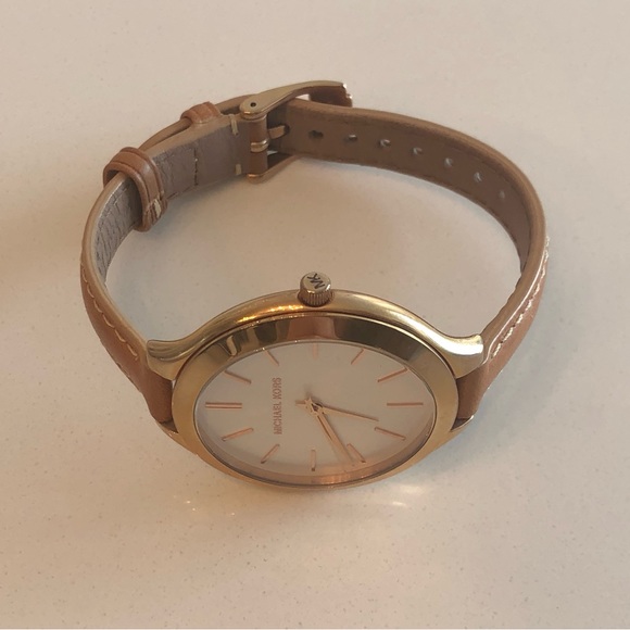 Michael Kors Rose Good watch with Leather Strap - Picture 4 of 6